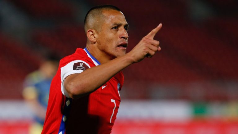 ¡Hinchas azules enloquecieron! Alexis Sánchez posó con indumentaria de la U y causó sensación en internet