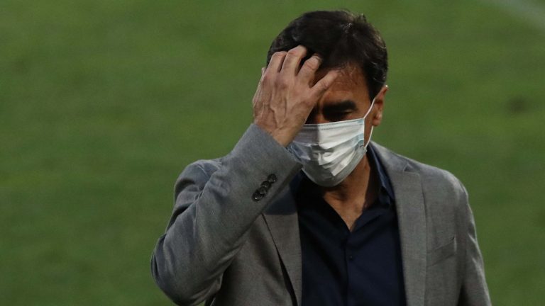 Polémica en Colo Colo: Gustavo Quinteros exige más refuerzos, pero Daniel Morón asegura que el plantel 