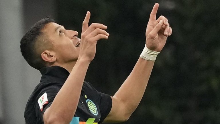 ¡Qué golazo! Alexis Sánchez maravilló con un espectacular tiro de larga distancia en victoria del Inter frente a la Roma de Mourinho