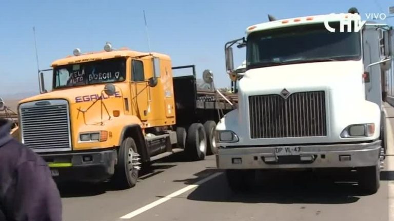 Por homicidio en Antofagasta: Camioneros bloquean ruta y exigen justicia y mayor seguridad