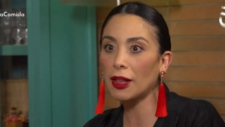 ¡Llena de orgullo! Yamna Lobos se emocionó al mostrar el nuevo local de su academia de baile