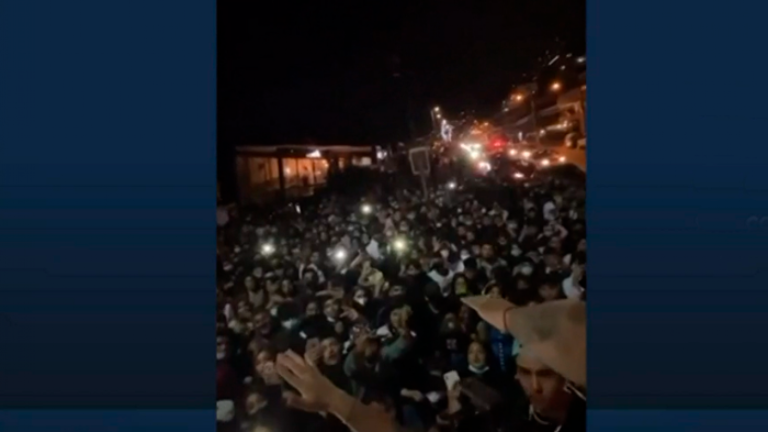 Gran aglomerción: Polémica causó masivo show no autorizado de Polimá WestCoast en Reñaca