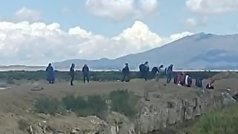 Así ingresan a Chile: Videos muestran cómo los migrantes cruzan la frontera a través de Pisiga Carpa