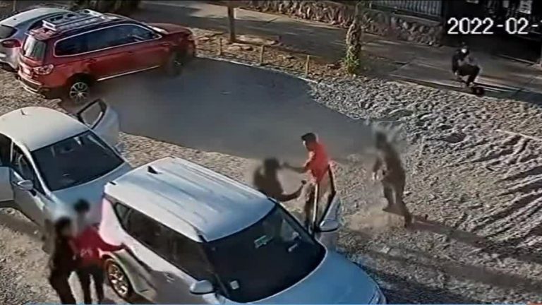 Jugador de la U sufre violenta encerrona en pleno Centro Deportivo Azul