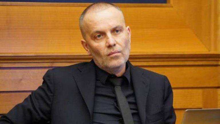 “Hemos sido unos bastardos”: Médico y líder antivacunas arrepentido por sus actos