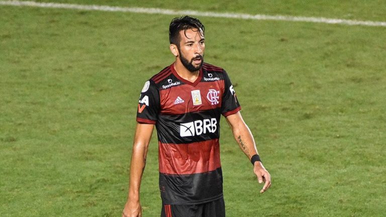 ¿Andaba de parranda? Mauricio Isla enfrenta sanciones en el Flamengo tras publicar fotos en una fiesta con Eduardo Vargas