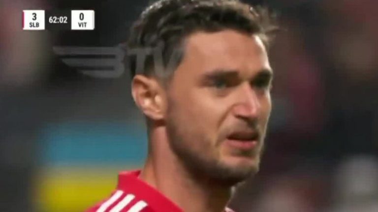 El desgarrador llanto de Roman Yaremchuk: El futbolista ucraniano no pudo contener su emoción al recibir ovación en el estadio