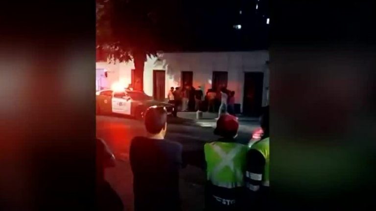 Violenta detención ciudadana: Presunto acosador fue golpeado y desnudado en Santiago Centro