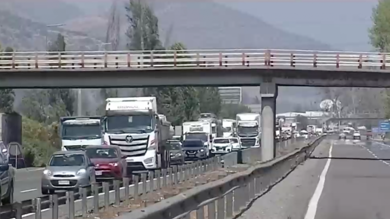 Horas de espera: Daño en puente provocó grandes atochamientos en Ruta 5 Norte