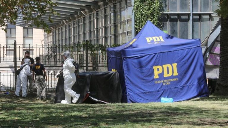 Recibió dos impactos de bala: Encuentran a mujer sin vida en pleno Parque los Reyes