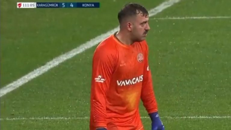 Viralizan video de arquero italiano tiritando de frío en pleno partido