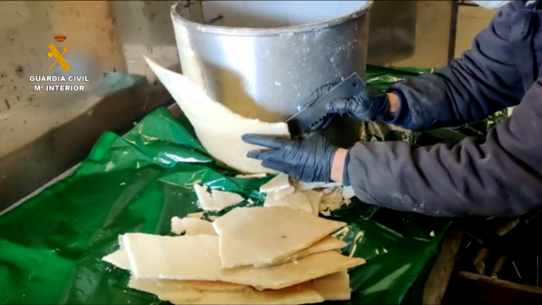 Policía española descubrió kilos de cocaína ocultos en una olla: Provenían desde Chile