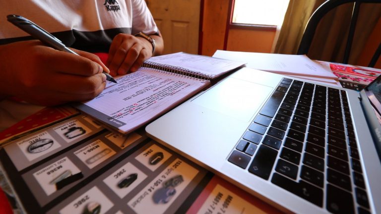 Sernac exige a preuniversitario Cpech compensar a estudiantes luego de establecer clases online