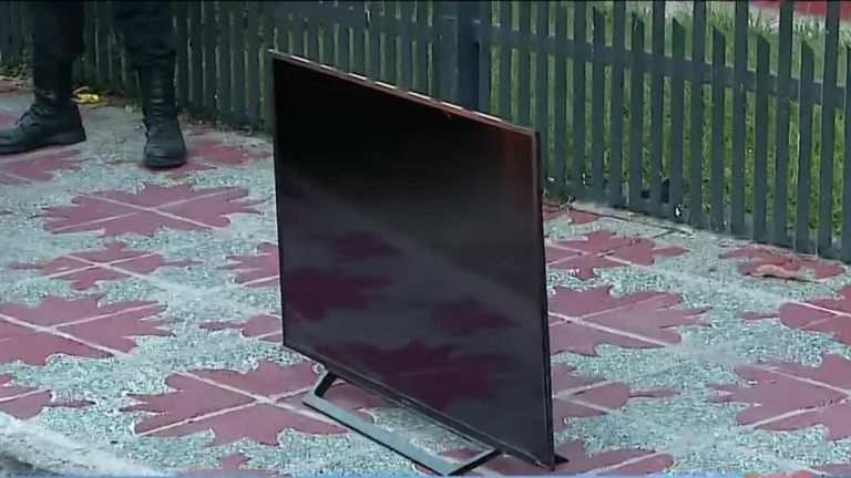 Dejaron el televisor en la calle: Una familia fue víctima de un extraño robo en su casa en La Florida