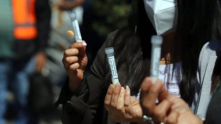 Nueva variante llegó a Chile: Preocupación por los primeros casos de Ómicron 2