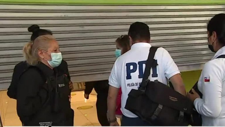 Ingresaron por el techo: Delincuente quedó atrapado en la tienda que quería robar