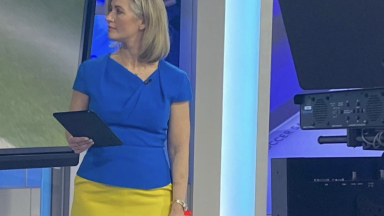 Tras despacho desde Kiev: Reportera se quebró en plena entrevista y no pudo seguir hablando