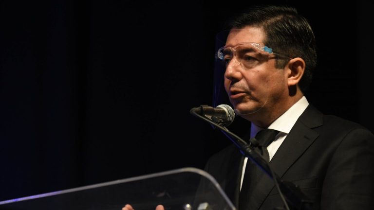 “Un día iba llegando a la Municipalidad y vi a un venezolano orinando afuera; le dije que eso no se hacía y me insultó