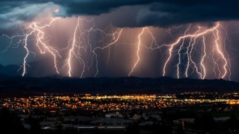 Lluvias, truenos, relámpagos y granizos: Potente tormenta de verano abarcará el centro-sur del país