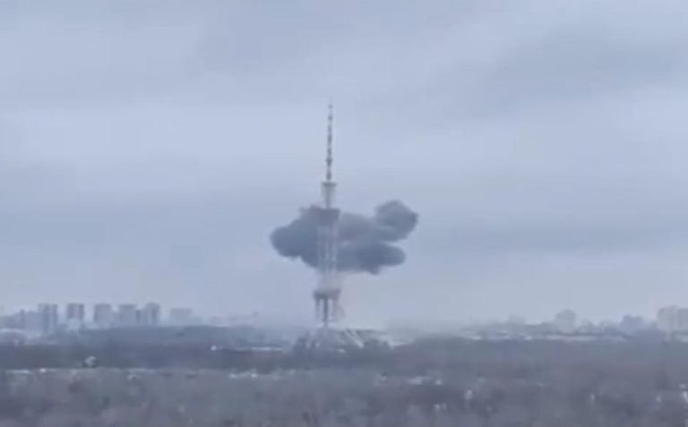 Al menos 5 personas murieron en Ucrania tras bombardeo ruso a la torre de televisión de Kiev