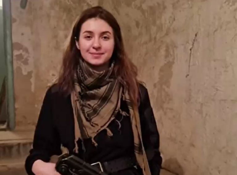 Se arman y combaten: Ucranianas en primera línea de ataques