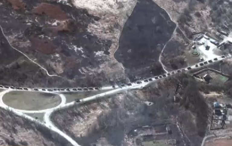 Putin aumenta ofensiva: Convoy militar ruso avanza amenazando Kiev