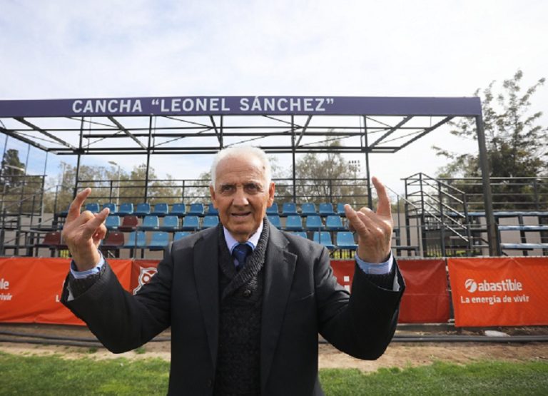 Hospital clínico de la U. de Chile actualiza estado de salud de Leonel Sánchez