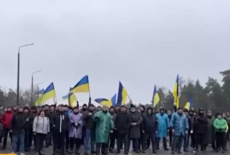 Siguen defendiéndose: Más de dos mil civiles muertos en Ucrania