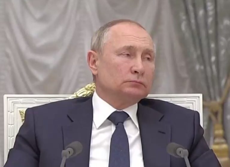 Frustrado y peligroso: Especulaciones sobre la salud mental y paradero de Putin