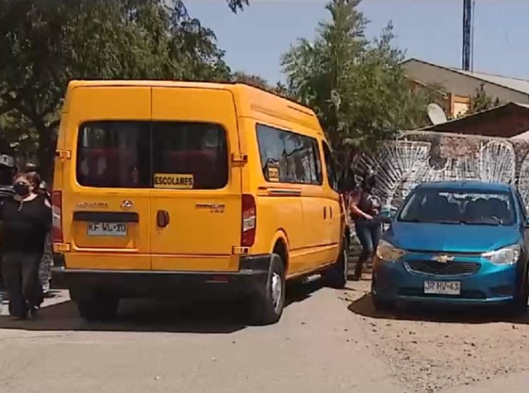 Vehículo colapsado: Denuncian que furgón escolar llevaba más de 30 niños