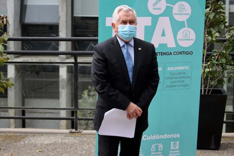 “De ninguna manera”: Ministro Paris descarta de plano eliminar el Plan Paso a Paso