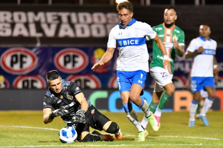 La UC tropieza en El Salvador y sufre una dura derrota ante Cobresal
