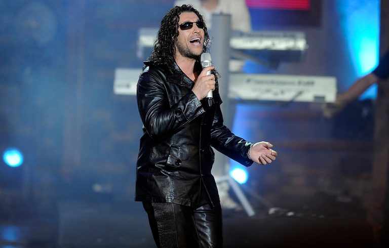 ¿Imitando a J Balvin? Leo Rey compartió foto con un nuevo y colorido look