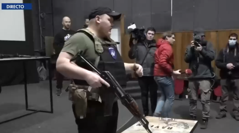 Sala dedicada al cinearte en Ucrania ahora funciona como centro de entrenamiento militar para civiles