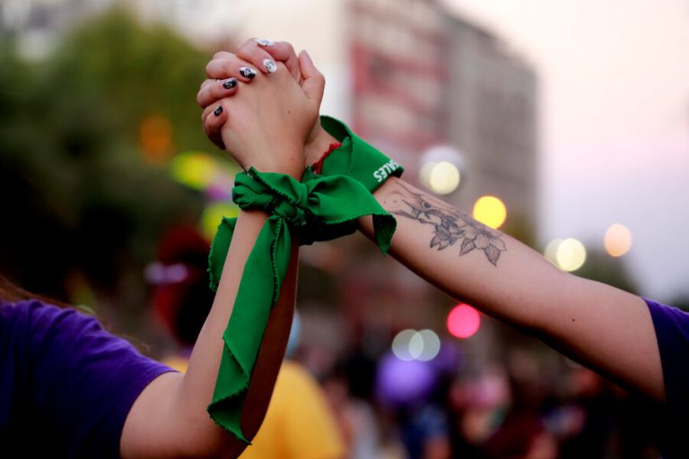 ¿Por qué no debes felicitar a las mujeres este 8M?