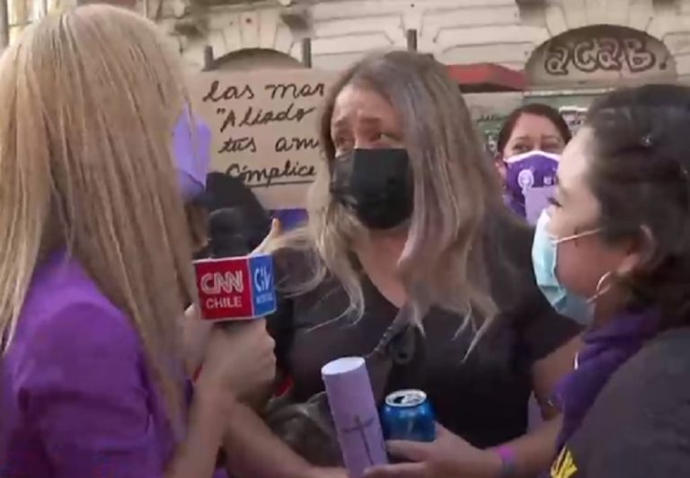 Madre asistió a la marcha 8M para pedir justicia con el abusador de su hija: 