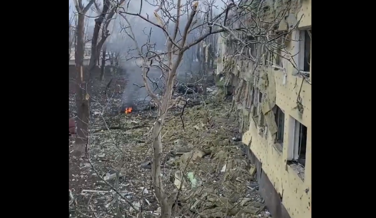 Zelenski denuncia que tropas rusas bombardearon un hospital de maternidad: 