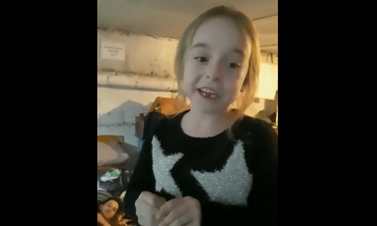 Niña ucraniana cantó Let I Go de Frozen desde un refugio antibombas: Voz de Elsa la felicitó