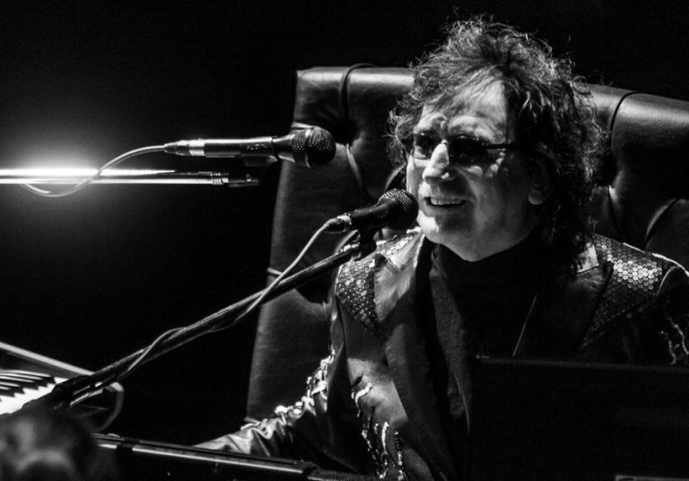 Charly García mantiene un 