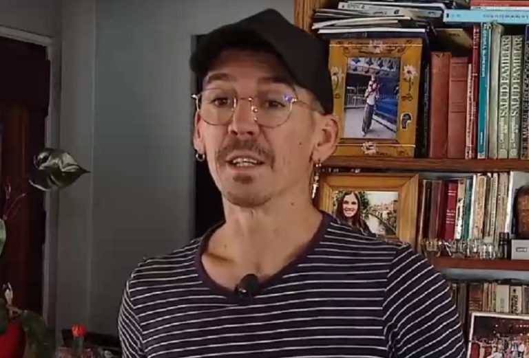 Polémica atención: Actor Felipe Ríos denuncia a reconocido restaurante de Santiago