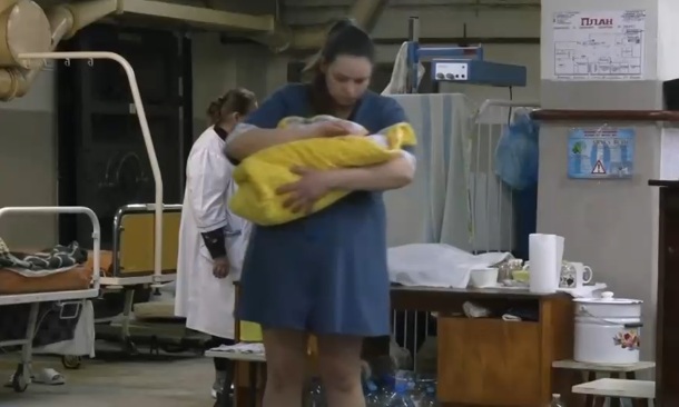 Más de 80 guaguas en Kiev: Cómo es nacer en plena guerra en Ucrania