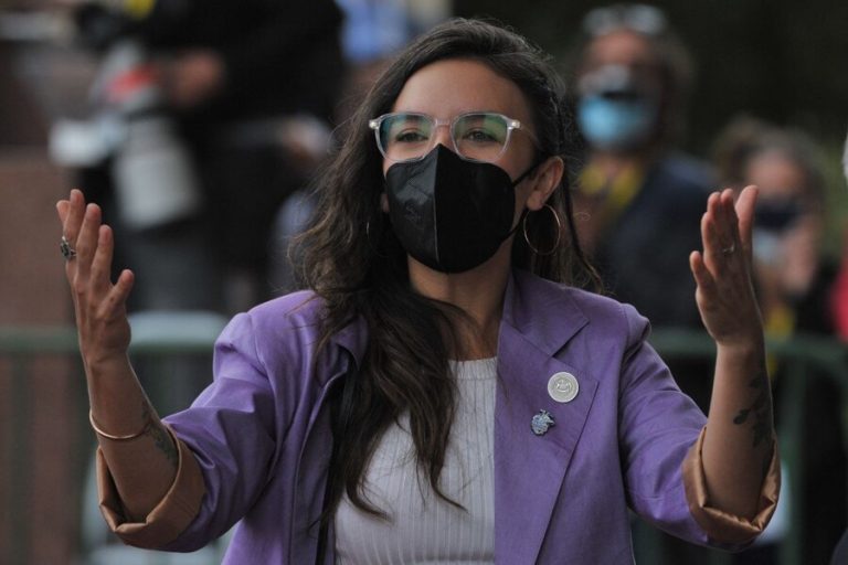 Camila Vallejo a minutos de asumir como ministra: 