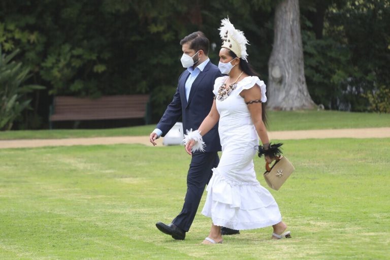 Primera representante Rapa Nui: Quién es Manahi Pakarati, la nueva directora de protocolo del ministerio de RR.EE.