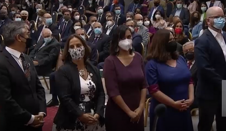 Con masivos aplausos: Así fue el momento en el que asumió oficialmente el gabinete del Pdte. Gabriel Boric