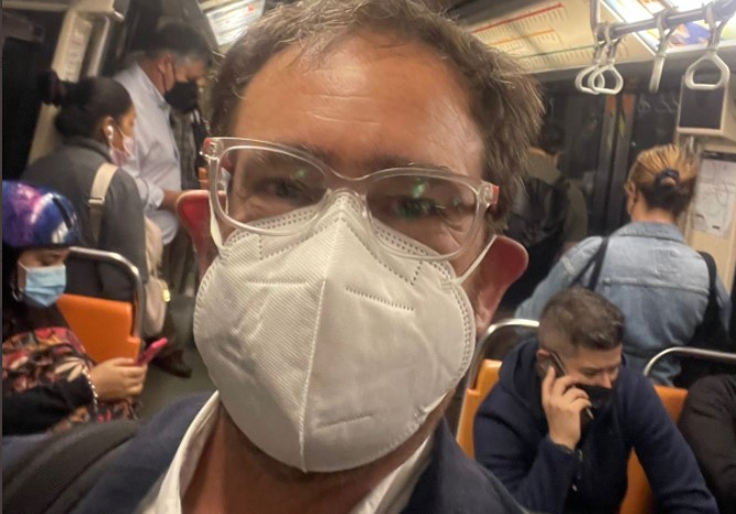 Ministro García se trasladó en metro para llegar al MOP en su primer día oficial de trabajo