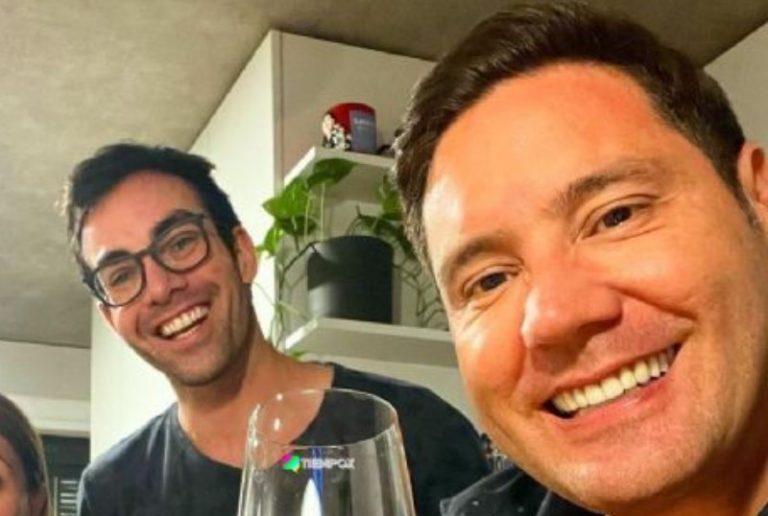 La emoción del esposo de Pancho Saavedra tras la llegada de su hija: 