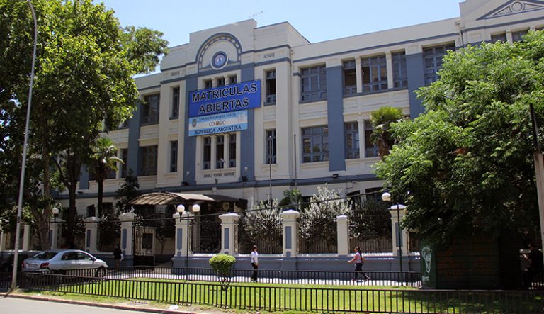 Municipalidad de Ñuñoa denuncia a docentes del colegio República Argentina por presuntos abusos sexuales