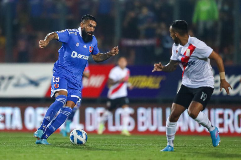 El tormento continúa: La U solamente empata ante Curicó y se estanca peligrosamente en la tabla