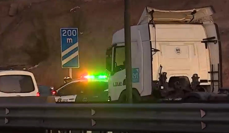 Llevaba más de $300 millones en perfumes: Conductor fue secuestrado tras violenta encerrona en autopista