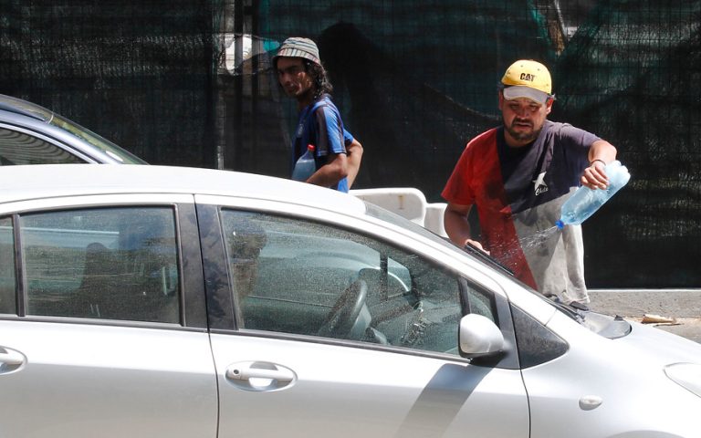 La Calera prohíbe a limpiaparabrisas callejeros: Alcalde apuntó a 